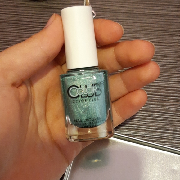 Bracelet and nail polish - Picture 4 of 4